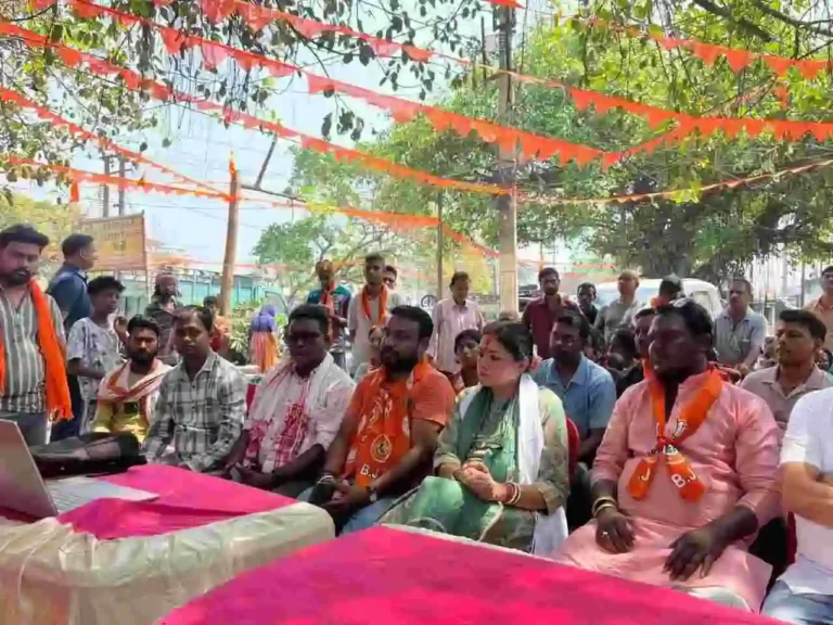 মন কি বাত’ শুনেই ময়দানে অগ্নিমিত্রা! ফতেপুরে জমজমাট প্রচার 1 ezgif 638609c48dd18ce3 1