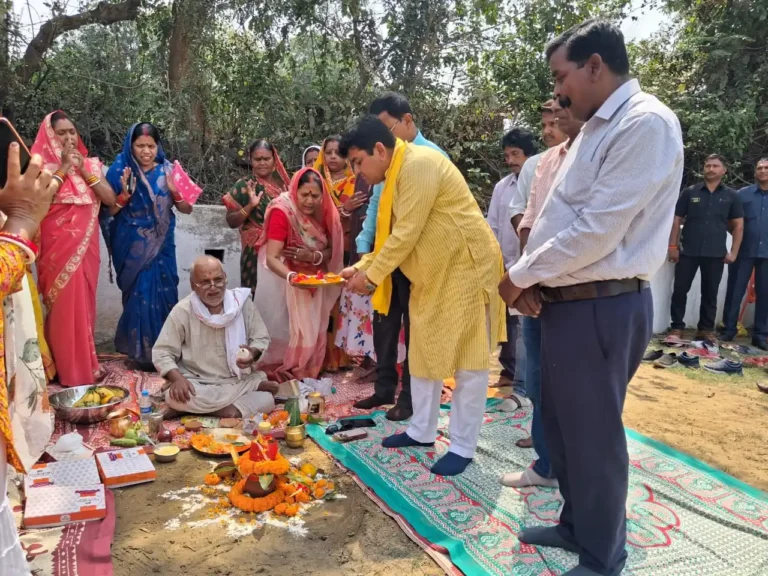 काला प्रभु छठ घाट पर भूमि पूजन के साथ चैती छठ की तैयारियां शुरू, इस वर्ष मनाया जाएगा 49वां वर्ष 1 ezgif 6c0f2e29619c8705