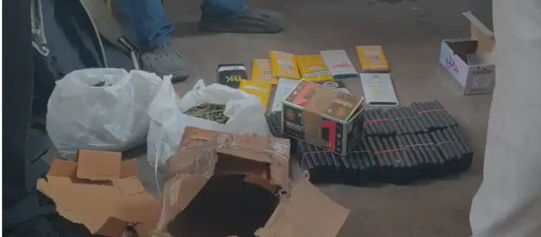 আসানসোলে কড়া নাকা চেকিং, বাস থেকে উদ্ধার ১ কেজি গাঁজা 1 ezgif 73c2f203836e95af