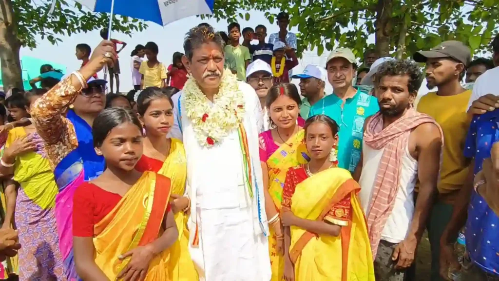 ezgif 745a1cfc58679649