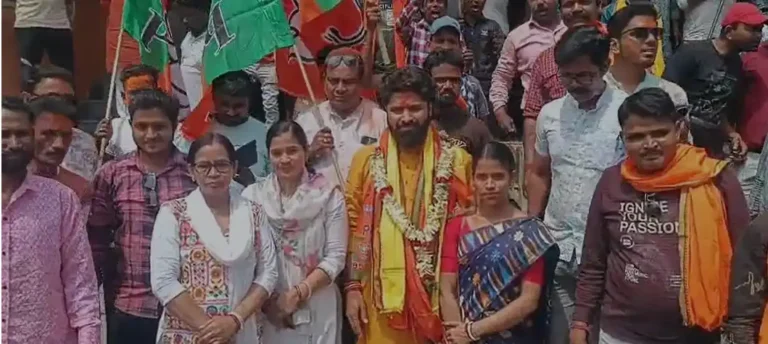 টিকিট না পেলেও দমেননি! বিজেপির জন্য মাঠে থাকবেন কৃষ্ণ প্রসাদ 1 ezgif 754b205cdd52ab30