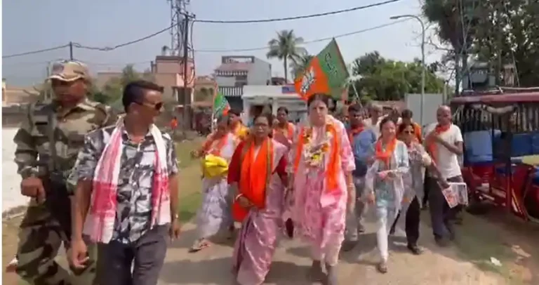 ezgif 778e5d5d4fc52d37