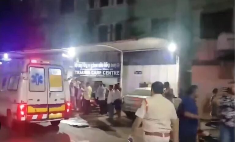 ওড়িশায় ভয়াবহ হাসপাতাল দুর্ঘটনা! কটকের এসসিবি মেডিক্যালের আইসিইউতে আগুন, মৃত ১০ 1 f652dd0f 34fc 46a3 a0a7 bd4d47318e47