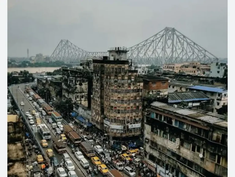 कोलकाता तक हमले की धमकी! पाक रक्षा मंत्री ख्वाजा आसिफ के बयान से बढ़ा तनाव 1 ezgif 397f96c802d6519e