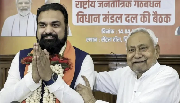 বিহারের মুখ্যমন্ত্রী সম্রাট চৌধুরী! শুভেচ্ছার বন্যায় ‘পুরনো মডেল’ চালুর ইঙ্গিত 1 ezgif 5d09817d2aae0499