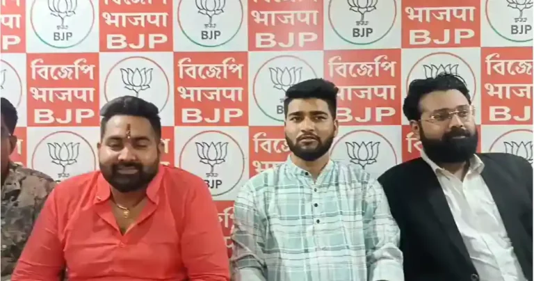 आसनसोल नगर निगम में फोटो विवाद! भाजपा युवा मोर्चा बनाम मेयर आमने-सामने 1 ezgif 18dba8c8fbc3426c