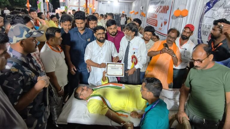 জন্মদিনে কেক নয়, রক্তদান! মানবতার বার্তা দিলেন বিধায়ক কৃষ্ণেন্দু মুখার্জি 1 0fb53ba4 bf52 4c4d 9e5e 3d969490a827