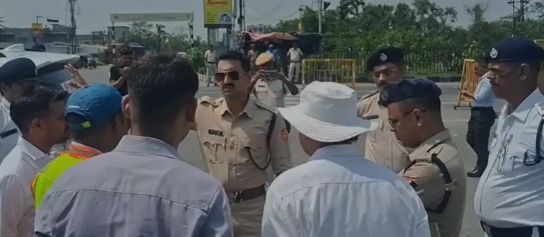 सड़क हादसों पर ब्रेक लगाने उतरी ट्रैफिक पुलिस, आसनसोल में चला स्पेशल अभियान 1 ezgif 333de1dc31c8cf71
