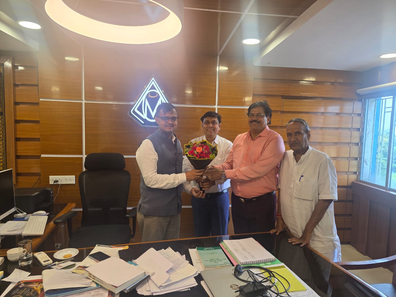 आसनसोल के विकास को नई रफ्तार! फोसबेक्की ने आयुक्त दिलीप मित्रा को सौंपा ज्ञापन