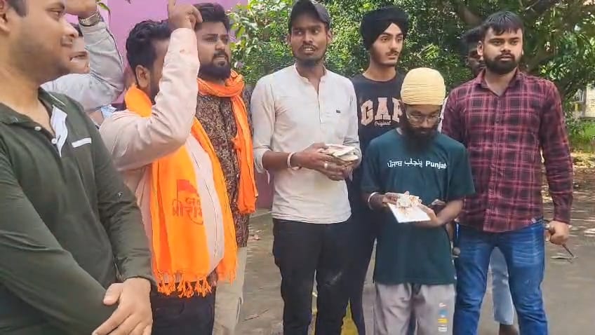 দুর্গাপুর সিটি সেন্টারে ধর্মীয় ছবি ঘিরে বিতর্ক, বাজরং দলের পদক্ষেপে