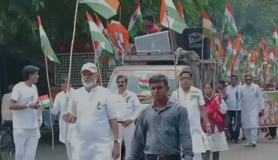 बर्नपुर में तिरंगे के रंग में रंगा शहर, बालाजी धाम की तिरंगा यात्रा में गूंजे देशभक्ति के नारे