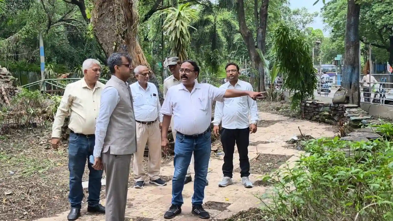 দুর্গাপুজোর আগে আসানসোলকে সাজানোর উদ্যোগ, পার্ক-গার্ডান পরিষ্কারে পুরসভার বিশেষ অভিযান