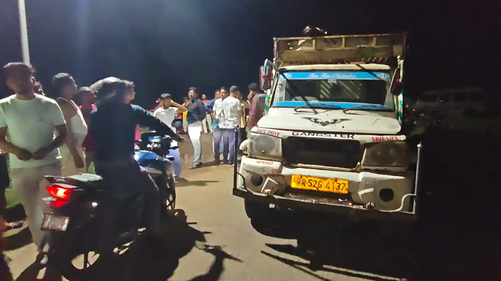 সালানপুরে গরু পাচারের সন্দেহে তীব্র উত্তেজনা, দুই পিকআপ ভ্যান আটক, গ্রেফতার ২