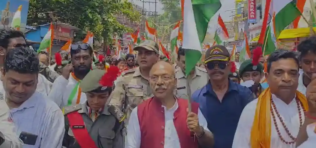 बराकर में तिरंगे का महासैलाब! डॉ. अजय कुमार पोद्दार के नेतृत्व में निकली भव्य यात्रा