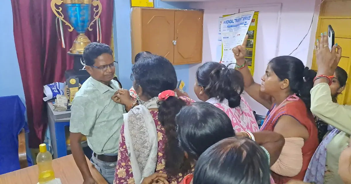 रूपनारायणपुर में बवाल! ‘प्रॉक्सी प्रधान’ के आरोप में महिलाओं का गुस्सा फूटा
