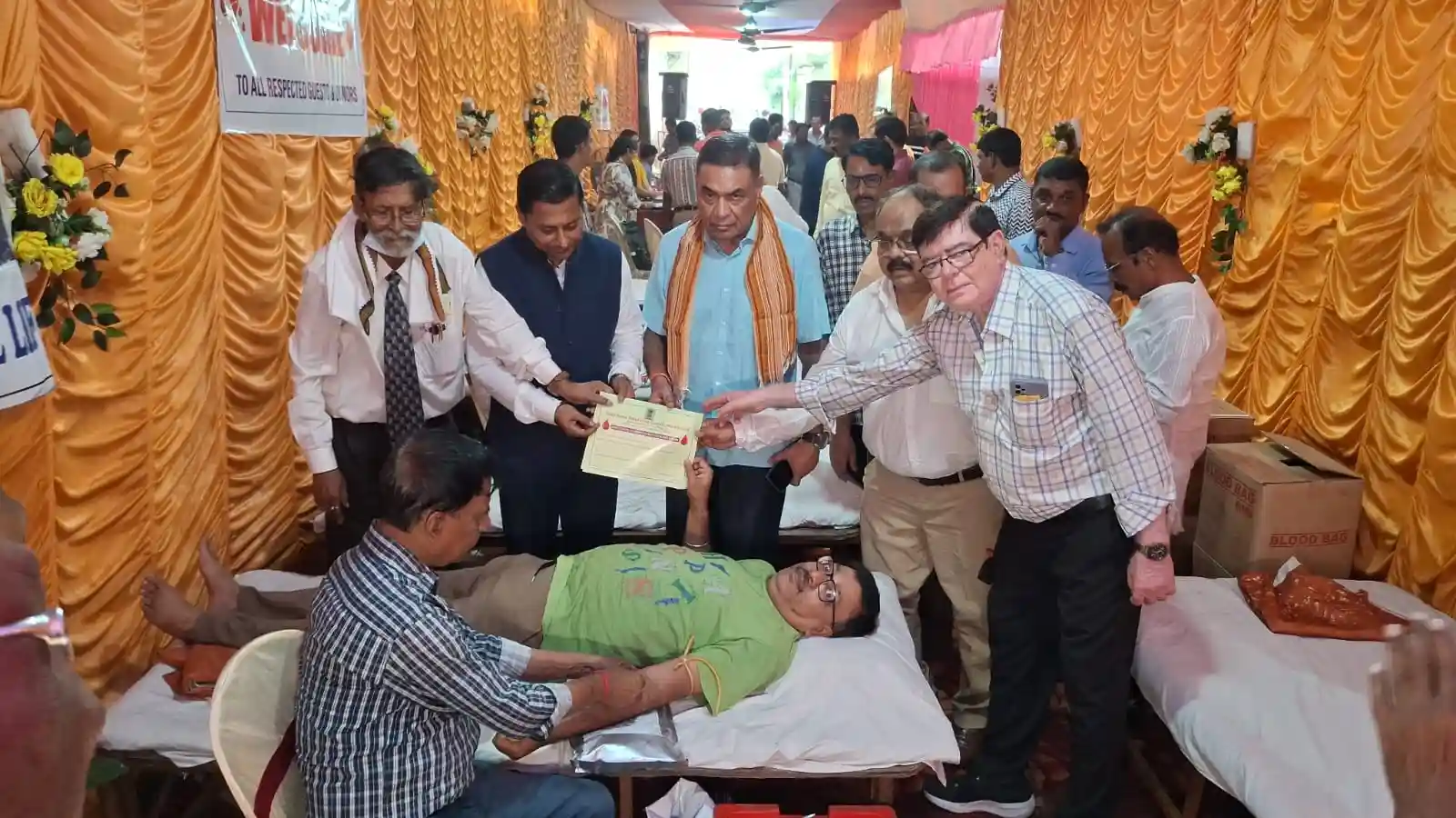 আসানসোলে রক্তদানের জোয়ার! ইন্ডিয়ান ব্যাংকের ডি.জি.এম অনির্বাণ দত্ত নিজেই করলেন রক্তদান