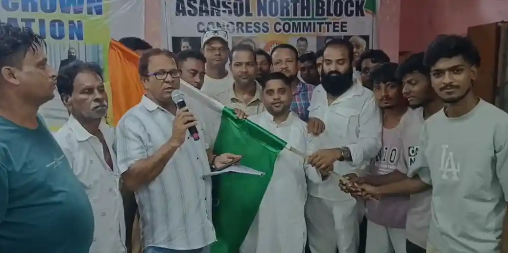 आसनसोल में तृणमूल को झटका! 21 और 26 नंबर वार्ड के कई लोगों ने थामा कांग्रेस का हाथ